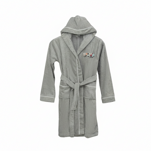 Детски халат Стронгър в сив цвят с бродерия - мек памучен халат с качулка